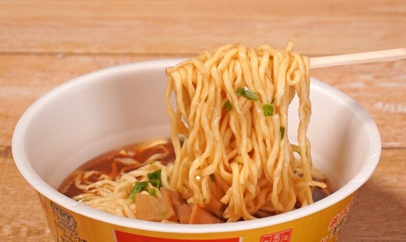油をたっぷりまとった麺