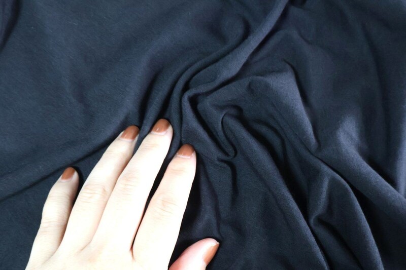 触ってみた感じはとにかくさら～っとしていて着心地はとても良い