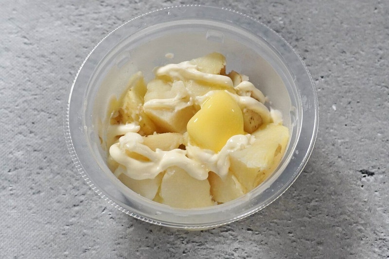 レンジで温めるとバターが馴染み、よりビールに合う味わいに！