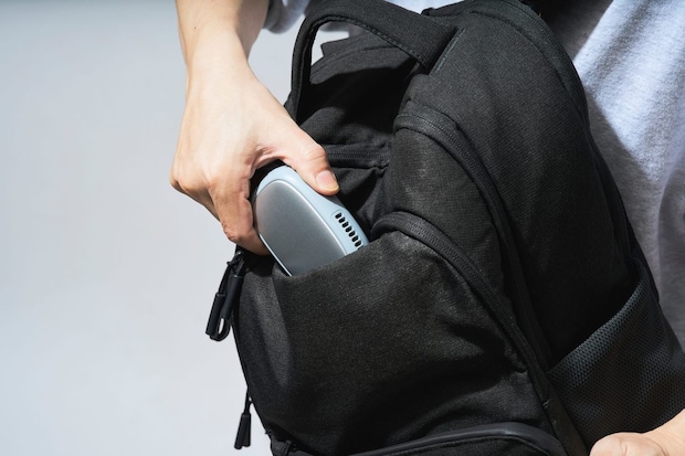 【もはや持ち歩くクーラー】猛暑は最新ギアで完全武装！スマホ充電できるハンディファン、風なしアイスカイロほか最強携帯型クールガジェット4選
