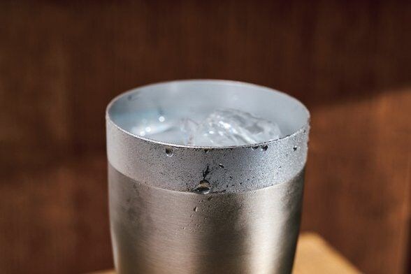 ＜爽快ポイントはここ！＞ 口をつけた瞬間冷えっ冷え！
