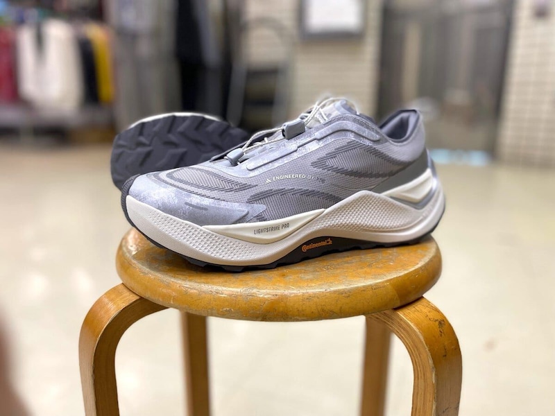 adidas HOLO PEAK