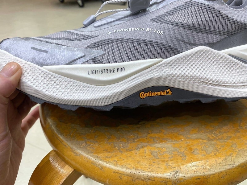 adidas HOLO PEAK