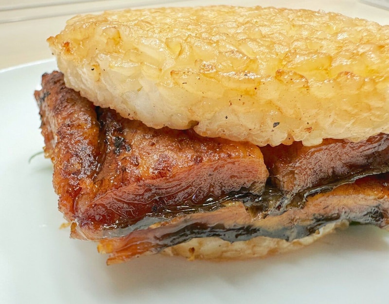 【5,800円のモス】「誰が買うの!?」で話題沸騰中！1箱に国産鰻を“丸ごと1尾分”使用した「モス史上最高級バーガー」を実食レポート