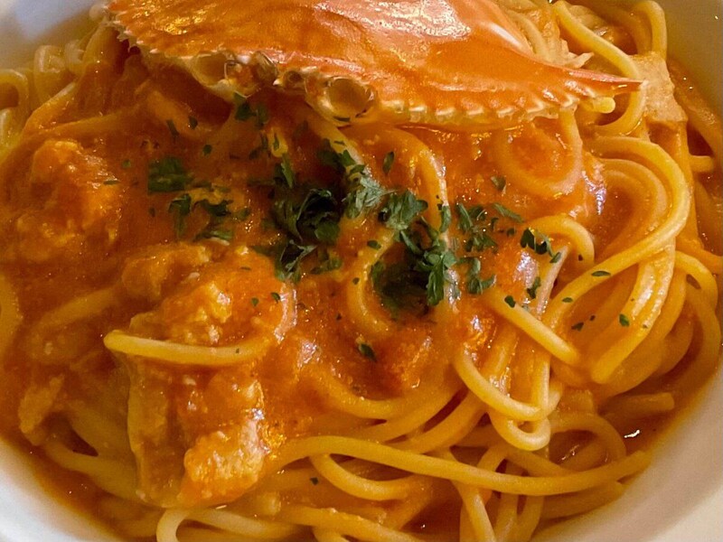 カニの旨みがすごい！ ワタリガニのトマトパスタ