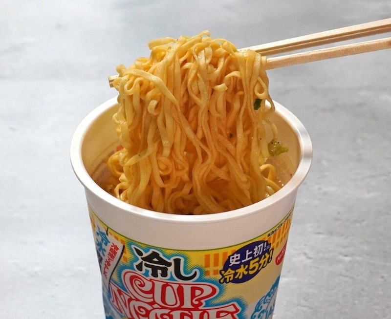 【カップ麺に冷水!?】お湯不要!水で5分戻す「冷しカップヌードル」をマニアが実食したら予想外の激ウマ新体験だった