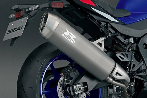 GSX-Rロゴを配したマフラー