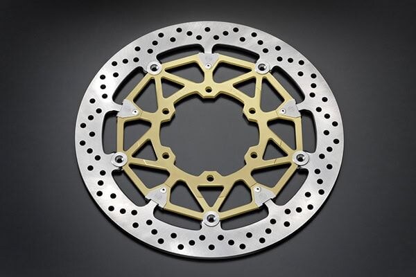 フロントブレーキには強力な制動力を発揮してくれるブレンボ製のモノブロックラジアルマウントブレーキキャリパーを採用