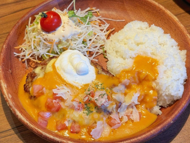 1. コク×ガーリックの濃厚ハーモニー！「ガーリック香るトマトクリームバーグディッシュ」