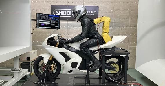 自社大型風洞実験設備でのテストの様子