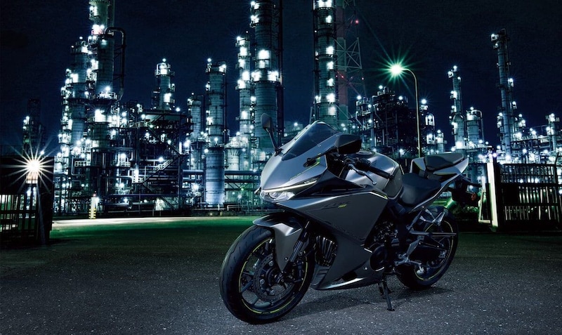 近未来的なフォルムと爽快な走りが魅力のフルカウルロードスポーツモデル「CBR400R FOUR E-Clutch」