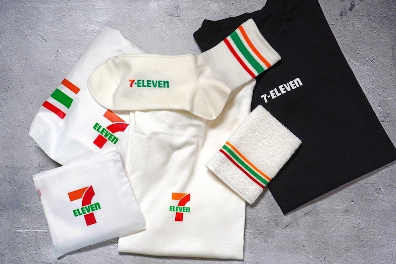 【ファミマに続くか？】ついに参入！セブンのコンビニ服をライターがガチ検証！Tシャツやエコバッグ全6型のクオリティを正直レビュー