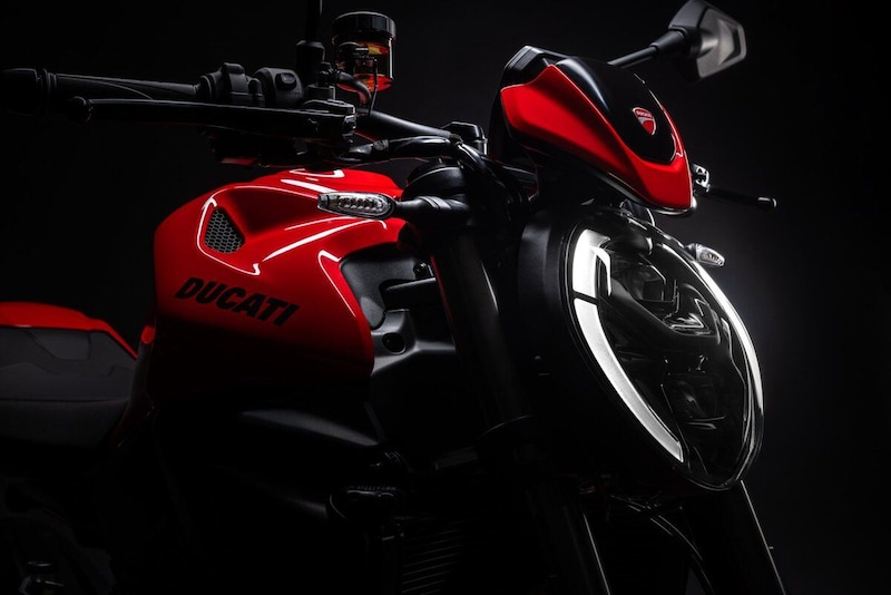 ドゥカティを人気ネイキッドスポーツモデルの最新型「モンスター+」