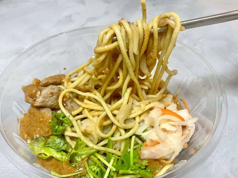 成城石井自家製、ベトナム風豚肉と香菜の冷製混ぜ麺（自家製麺使用）