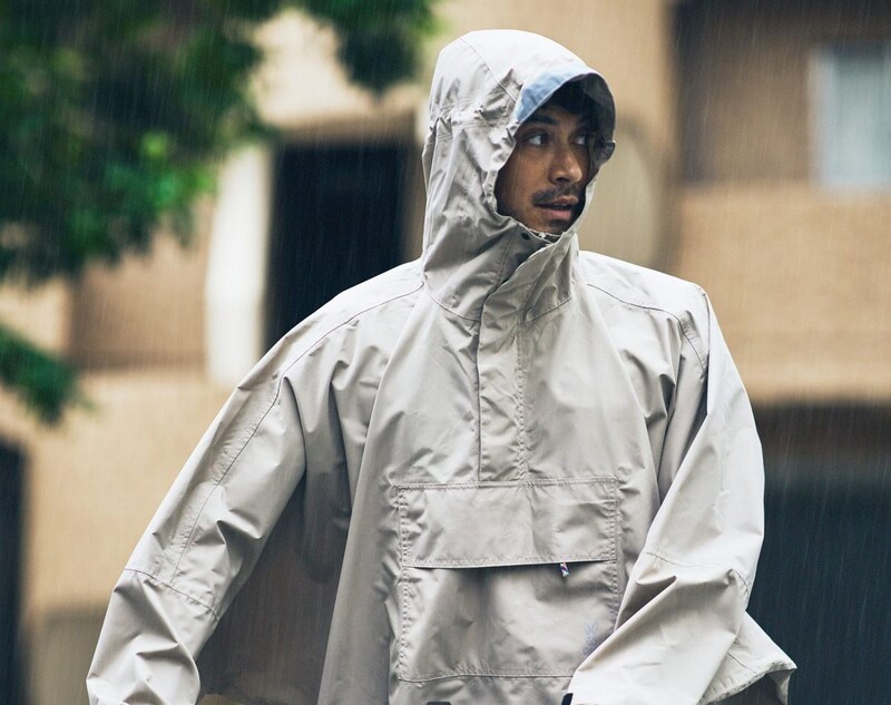 【風速30m/sの暴風雨にも耐える】秒でたためる傘からGORE-TEXアウターまで！圧倒的スペックで選ぶ「最強レイングッズ」4選