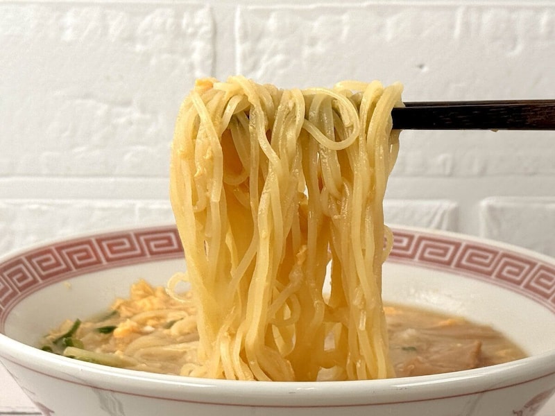秋田県 神室のめぐみ／めんはノンフライ軽いウエーブ麺
即席らーめん（醤油）
￥448（税別）