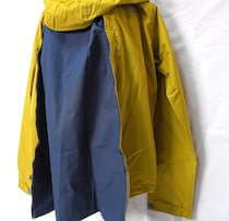 【ワークマン】リュック派はマストで買い！ゲリラ豪雨でもカバンが濡れない、3,900円の「バッグインレインジャケット」が優秀過ぎた