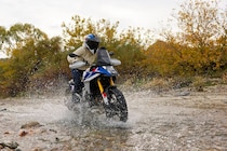 【手が届くBMW】“いつかはGS”を今すぐ叶える最終兵器！新型「F450GS」がミドルクラスのアドベンチャー界を席巻する