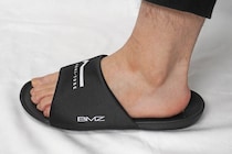 【争奪戦のワークマン】1,900円で履くだけ筋トレ!? インソール専門メーカーとガチで作った「BMZ アシトレサンダル」の実力をマニアが検証