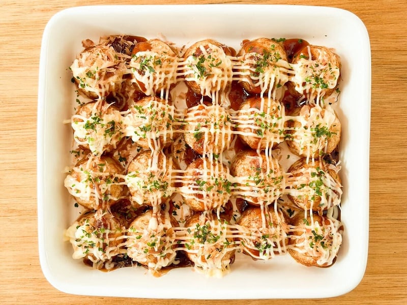 和洋中、いろんな料理にぴったり寄り添う魔法の調味料で、もちろんたこ焼きにもバッチリ合いま