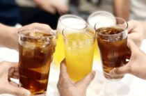 お酒を飲める人が「あえて飲まない」理由とは