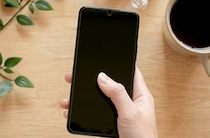 スマホの画面が割れたままの人は要注意！