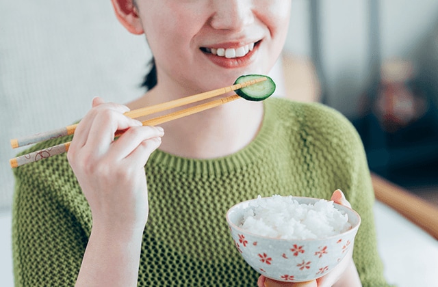 食べすぎ注意？体に起きる異変は本当か