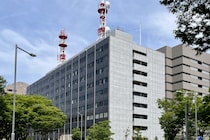 ホテルで『少女(16)と性交』　県立学校教諭(55)逮捕　教諭は「ホテルには行ったが…」