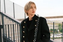 道枝駿佑(なにわ男子)パリへ出発！　『ヴァレンティノ』　【最新ルック＆アクセサリー】をまとい…