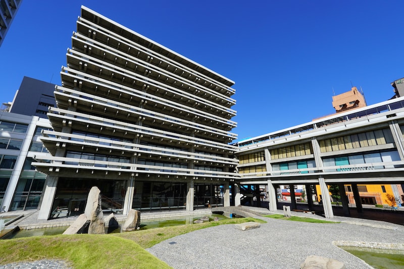 車内で『女性の顔』などを叩く暴行　市立中学校教諭(29)逮捕＆減給処分　女性は【顔面打撲】のけが