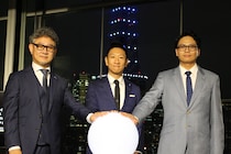 東京タワーが東通グループカラーにライトアップ！　地方都市への事業展開を発表
