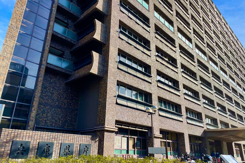 『女性のスカート内』盗撮【数百回】　男性教諭(47)懲戒免職　駅で「現金盗んだ」女性教諭(25)も処分…