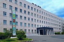 女子高生に金を渡し『性交』＆73日間【無断欠勤】　中学校教諭(49)懲戒免職　当該教諭は「所在不明」