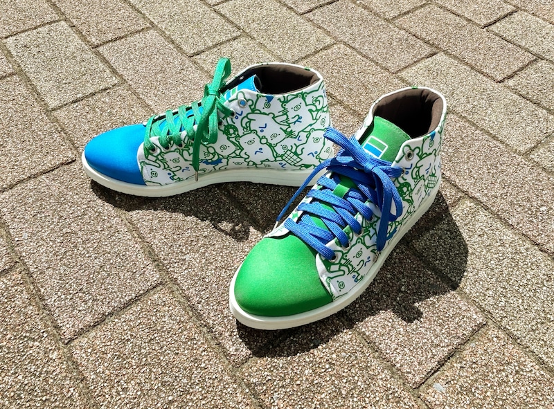 ファミマカラーの限定スニーカー270名に!11月買い物で当選チャンス