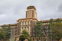 【児童27人分の顔写真入り】　『デジカメ紛失』　市立小学校教諭(20代)の「引き出しから消える…」