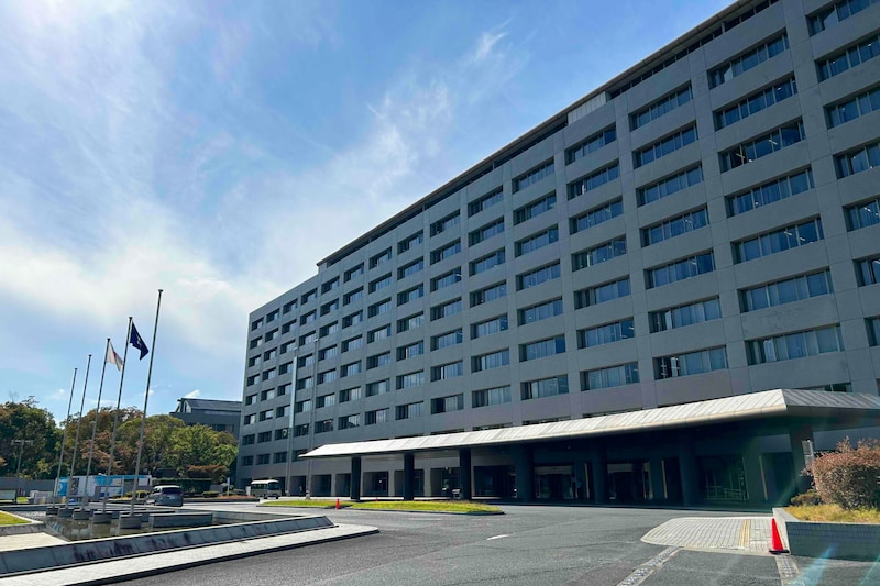 女子生徒に『30回わいせつ行為』、発泡酒飲みながら運転、無許可で【風俗店・女性従業員】送迎 「3人の教師」を処分…