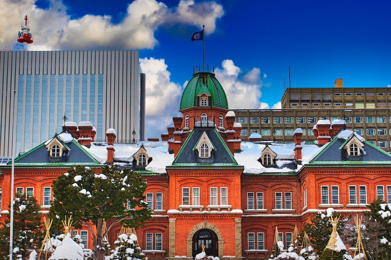 『車&現金窃盗&飲酒運転』 さらに【他人の車に乗り込み】寝る… 小学校教諭(24)懲戒免職