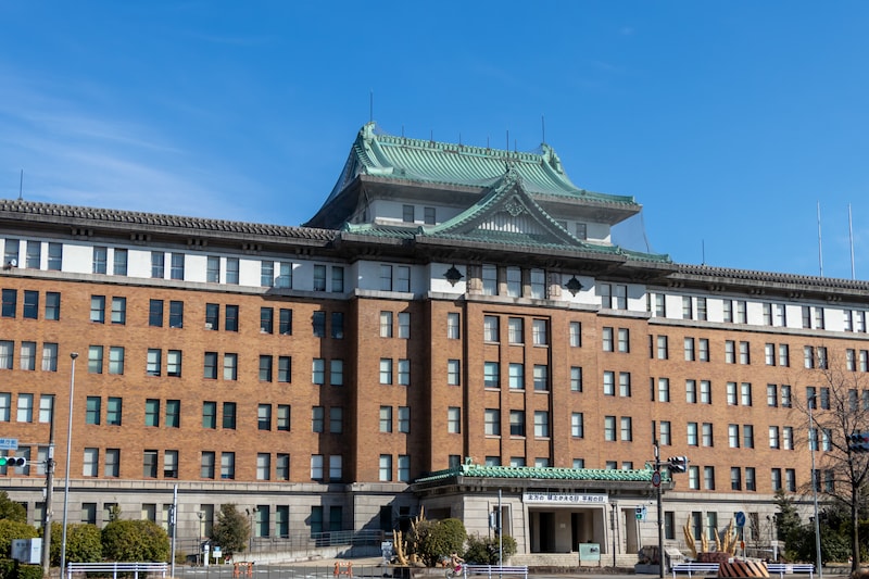 斧を持って『校長室で暴れる』　特別支援学校教師(25)停職処分　教師は「話を聞いてほしかった」