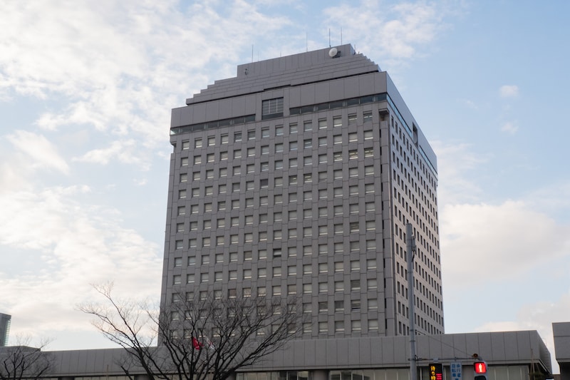 生徒用充電器『207個』盗む　県立高校教諭(62)懲戒免職　教諭は「コンサートに行き過ぎて生活が苦しかった…」