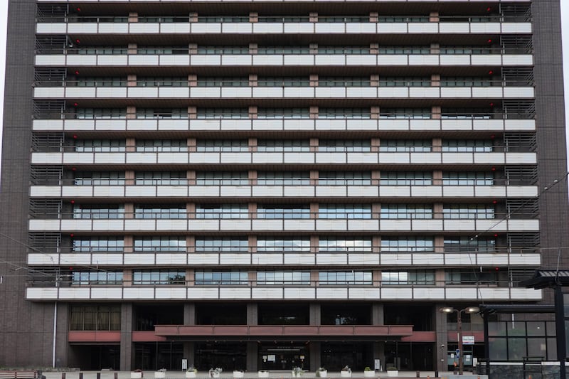 校内で『女子生徒を抱きしめキス』　市立中学校教諭(43)懲戒免職　被害生徒は「嫌だった…」