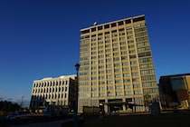 高校トイレで『顔面パンチ』など…　暴行動画拡散・県警が【捜査開始】　教育委員会には「抗議殺到中」