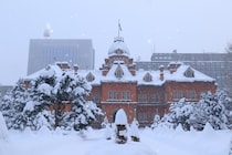 高校教諭が消費者金融に… 　『生徒や保護者など・計38人分の個人情報渡す』　生徒に「教諭の借金が滞っている」と連絡入る