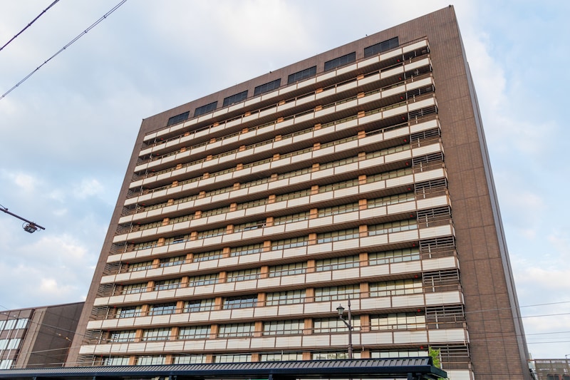 勤務中に『アダルトビデオ』鑑賞　市立中学校教諭(54)懲戒処分　黒板に「性的メッセージ」も写す…