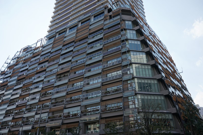 カフェ利用者『60人発症』 「ウエルシュ菌」集団食中毒 店を3日間【営業停止処分】