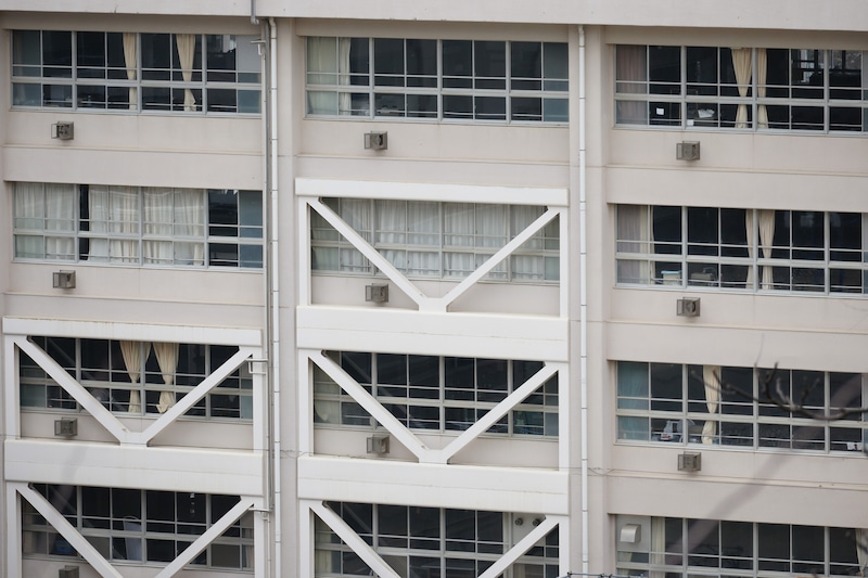 生徒を『床に引き倒す』暴行　中学校教師(60代)懲戒処分　教師は「同じ質問をするので腹が立った」