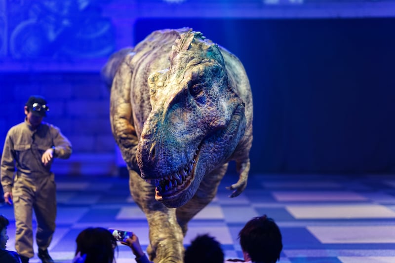 大人が独占できる“恐竜ランウェイ”が秋葉原に降臨！ 18歳以上限定『DINOSAUR RUNWAY』3/20から開催