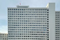 『無免許運転』で事故　教育委員会・男性職員逮捕　職員「私は無職です」