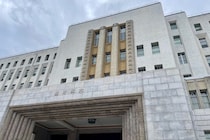 温泉で『何度も盗撮』、「女性教諭」に覆いかぶさる、同僚7人にパワハラなど…　大阪府の教職員【計14人】懲戒処分