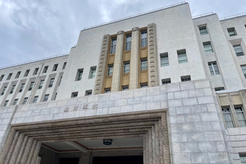 温泉で『何度も盗撮』、「女性教諭」に覆いかぶさる、同僚7人にパワハラなど… 大阪府の教職員【計14人】懲戒処分