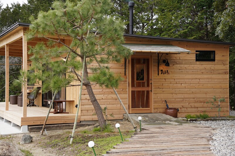 『ガイアの夜明け』『サンデーモーニング』を手がけた元テレビプロデューサーが開いた「3000円・14品」の里山レストランが、いま静かに話題を集めている